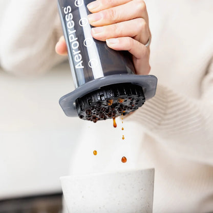 エアロプレス オリジナル コーヒーメーカー AeroPress Coffee Maker｜使い方はシンプル空気の力を利用した抽出器具
